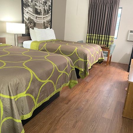 Super 8 By Wyndham Eureka/Six Flags Nearby Hotel Екстериор снимка