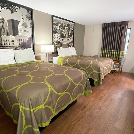 Super 8 By Wyndham Eureka/Six Flags Nearby Hotel Екстериор снимка