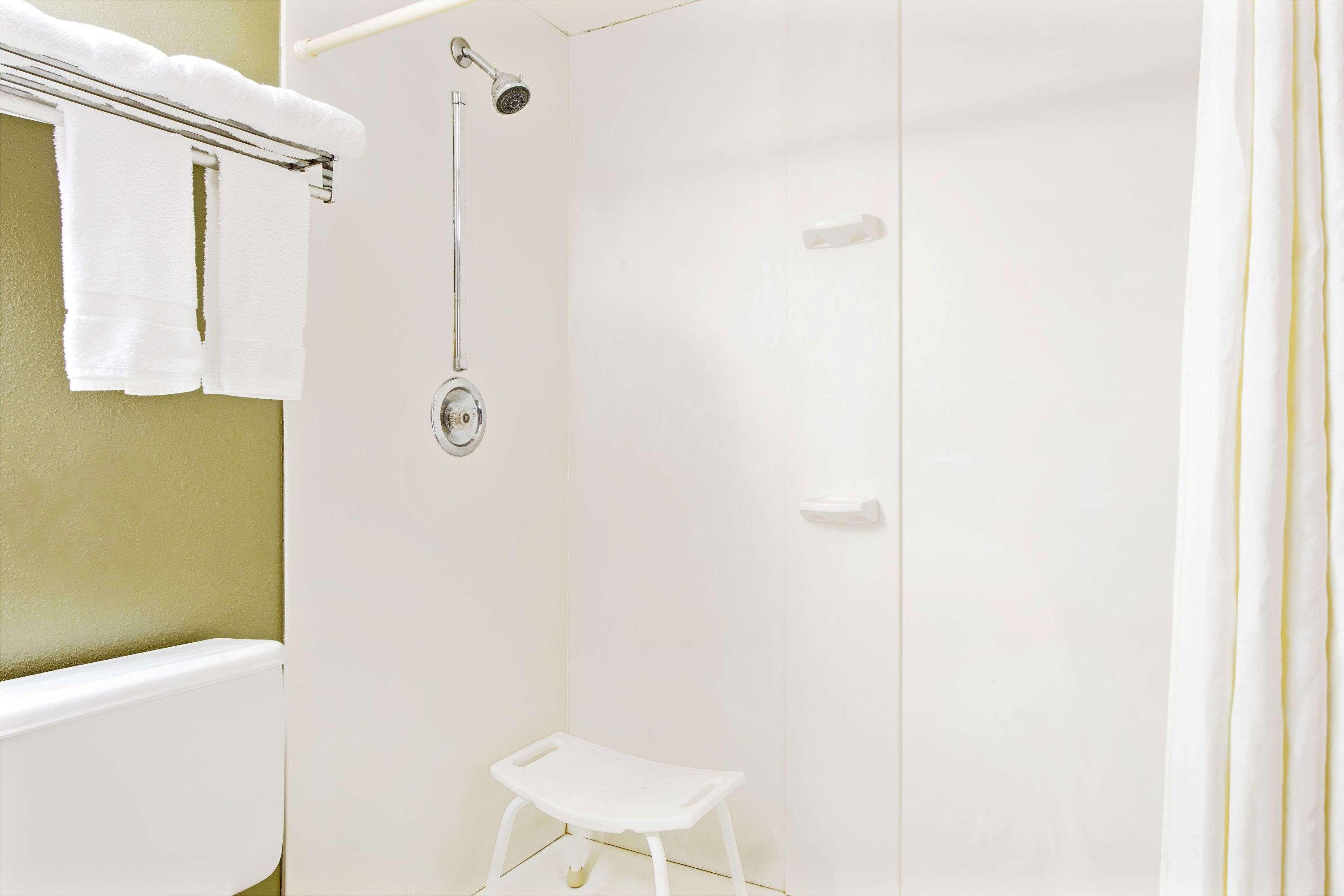 Super 8 By Wyndham Eureka/Six Flags Nearby Hotel Екстериор снимка