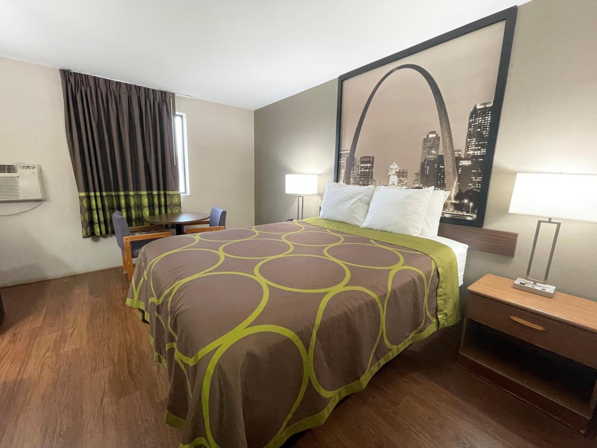 Super 8 By Wyndham Eureka/Six Flags Nearby Hotel Екстериор снимка