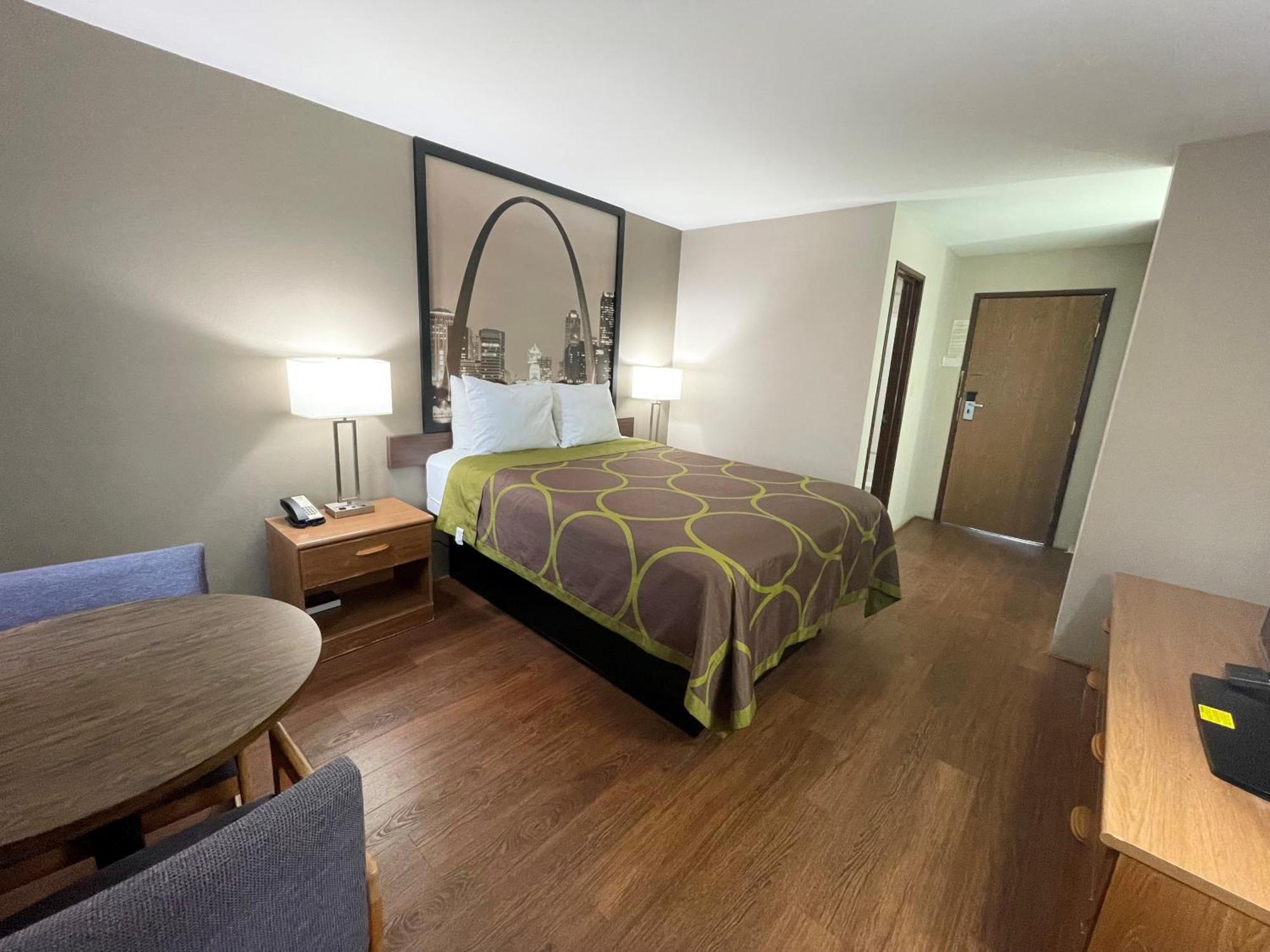 Super 8 By Wyndham Eureka/Six Flags Nearby Hotel Екстериор снимка
