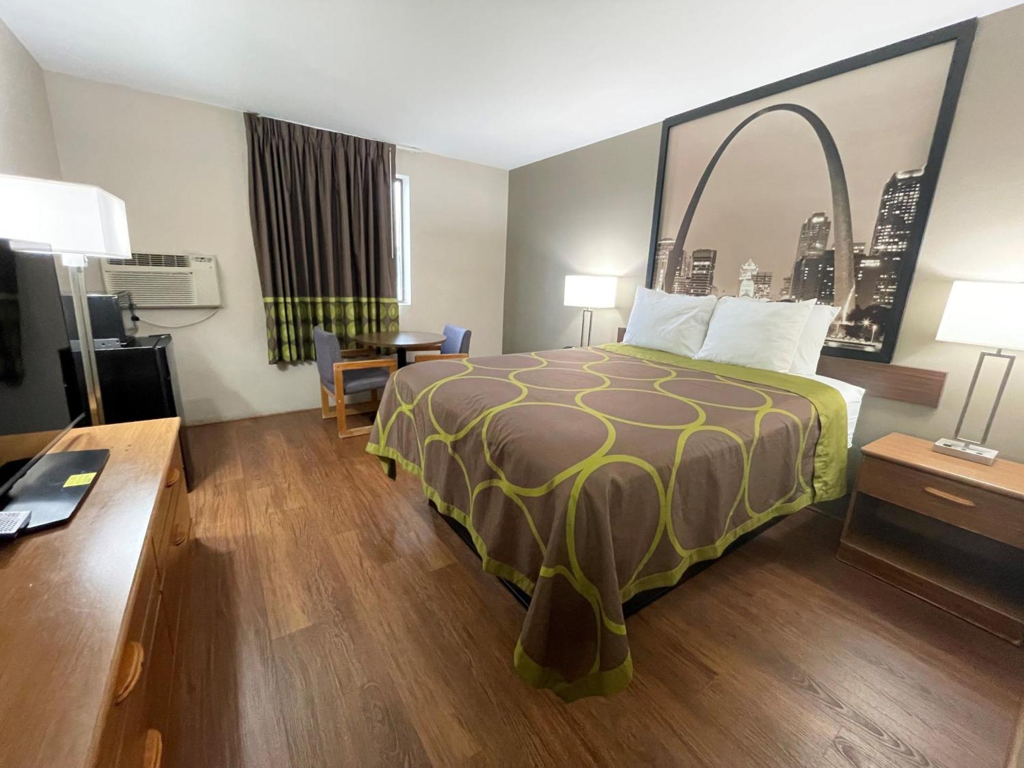 Super 8 By Wyndham Eureka/Six Flags Nearby Hotel Екстериор снимка