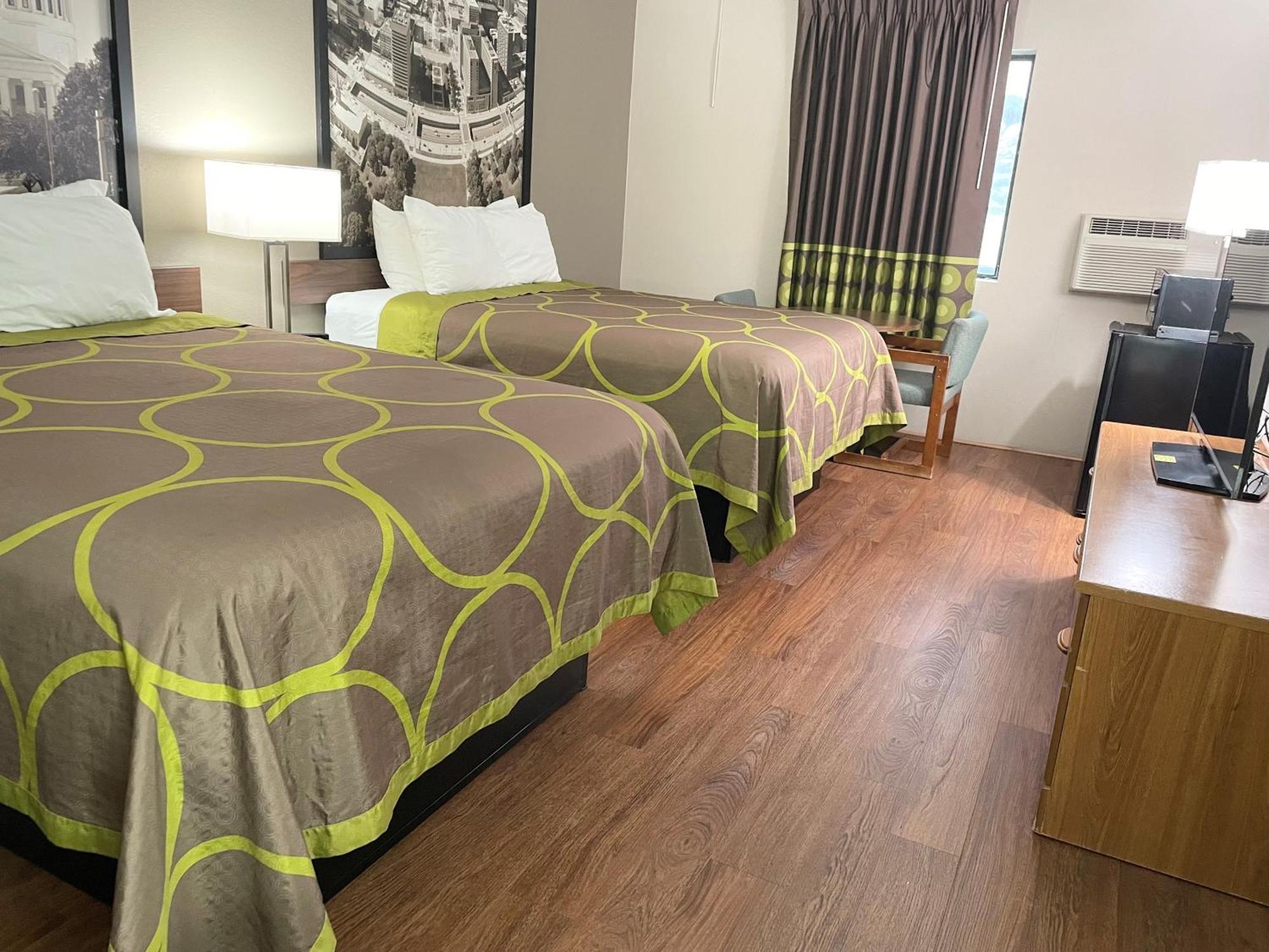 Super 8 By Wyndham Eureka/Six Flags Nearby Hotel Екстериор снимка