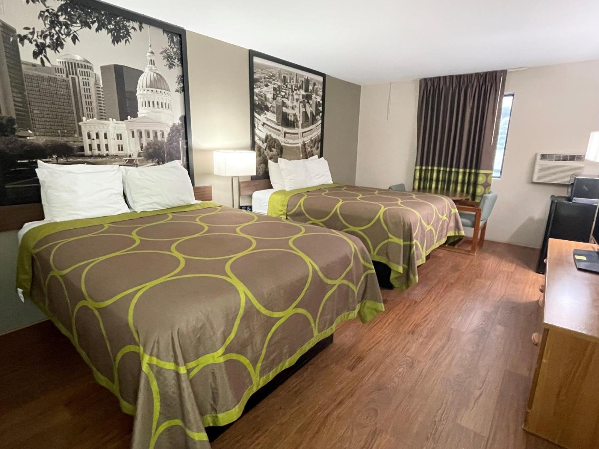 Super 8 By Wyndham Eureka/Six Flags Nearby Hotel Екстериор снимка