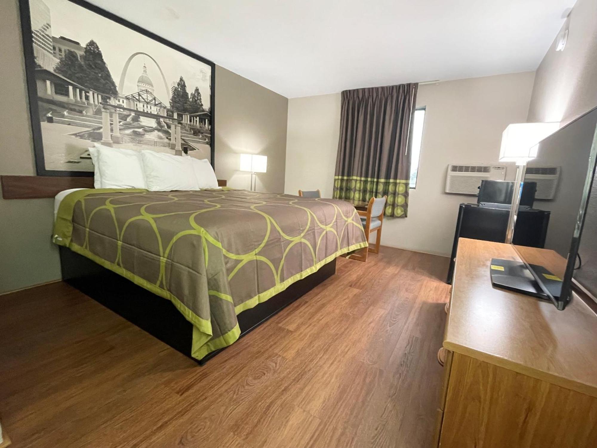 Super 8 By Wyndham Eureka/Six Flags Nearby Hotel Екстериор снимка