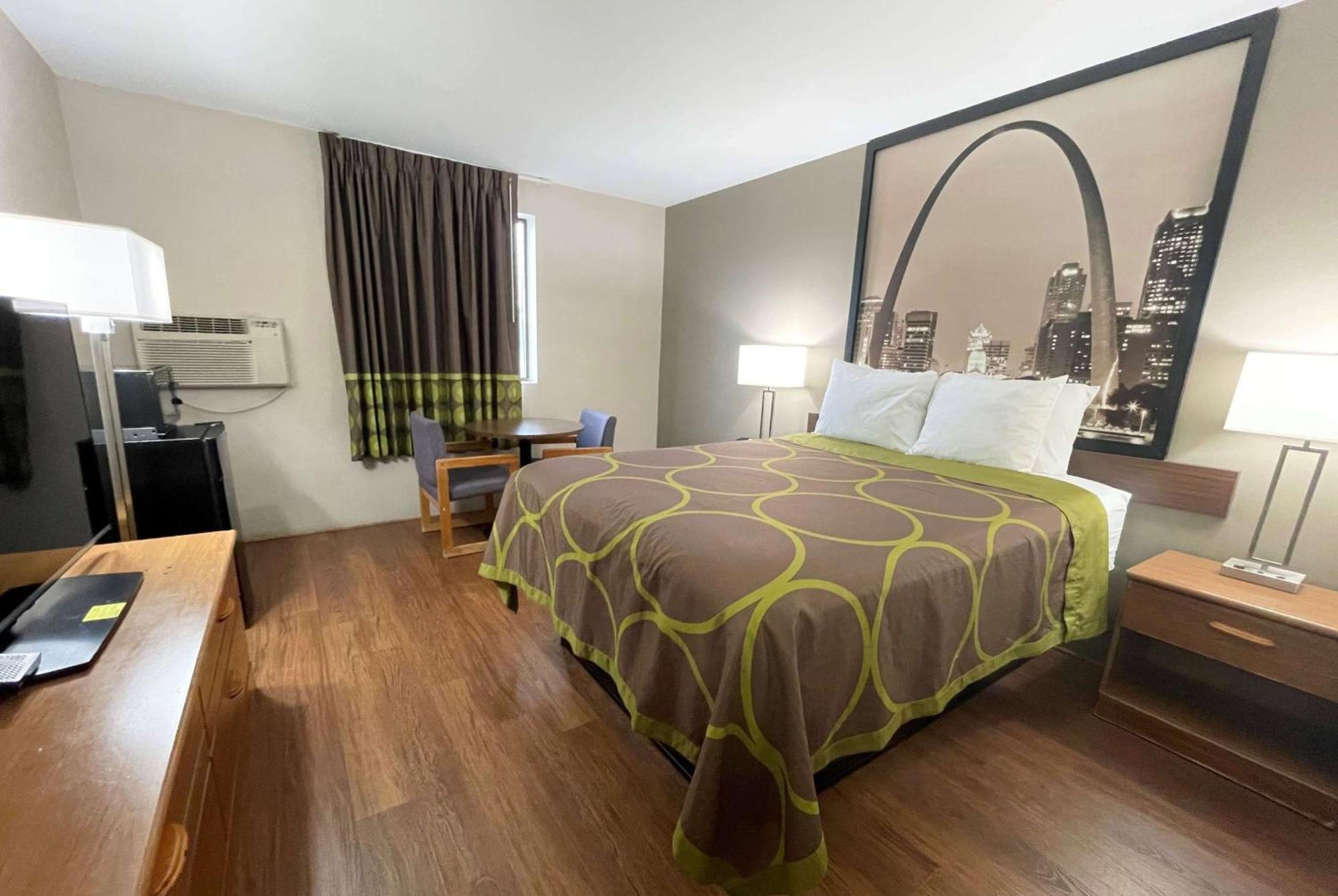 Super 8 By Wyndham Eureka/Six Flags Nearby Hotel Екстериор снимка