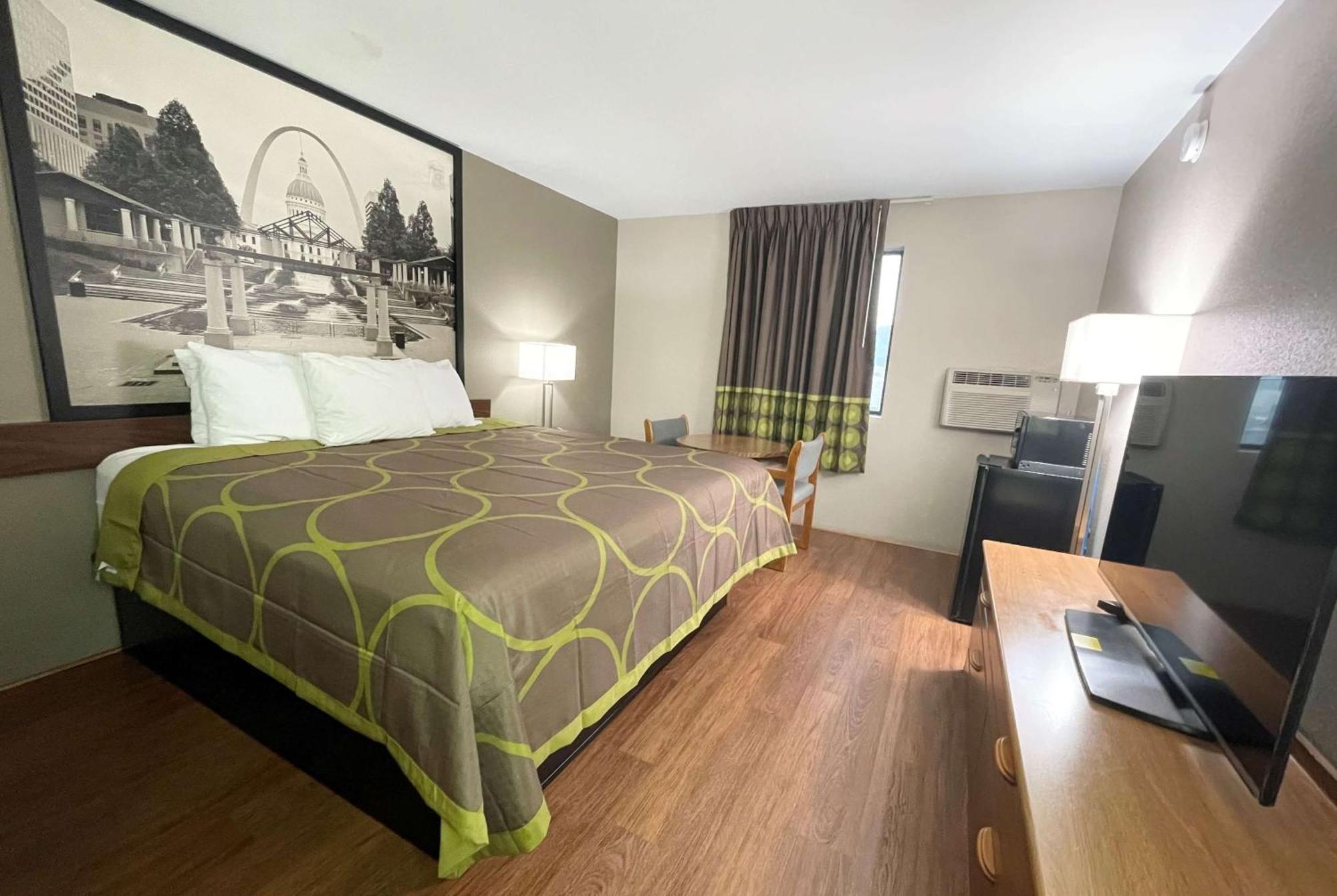 Super 8 By Wyndham Eureka/Six Flags Nearby Hotel Екстериор снимка