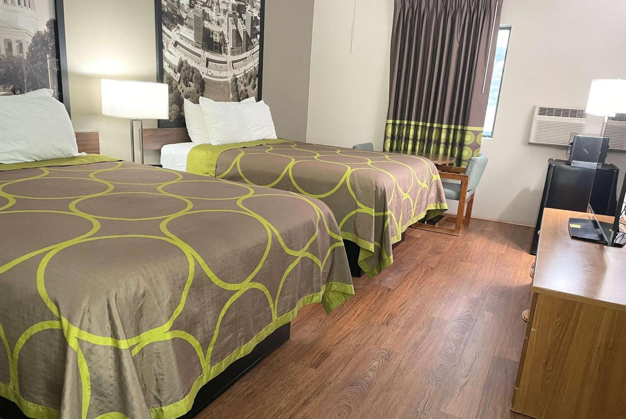 Super 8 By Wyndham Eureka/Six Flags Nearby Hotel Екстериор снимка