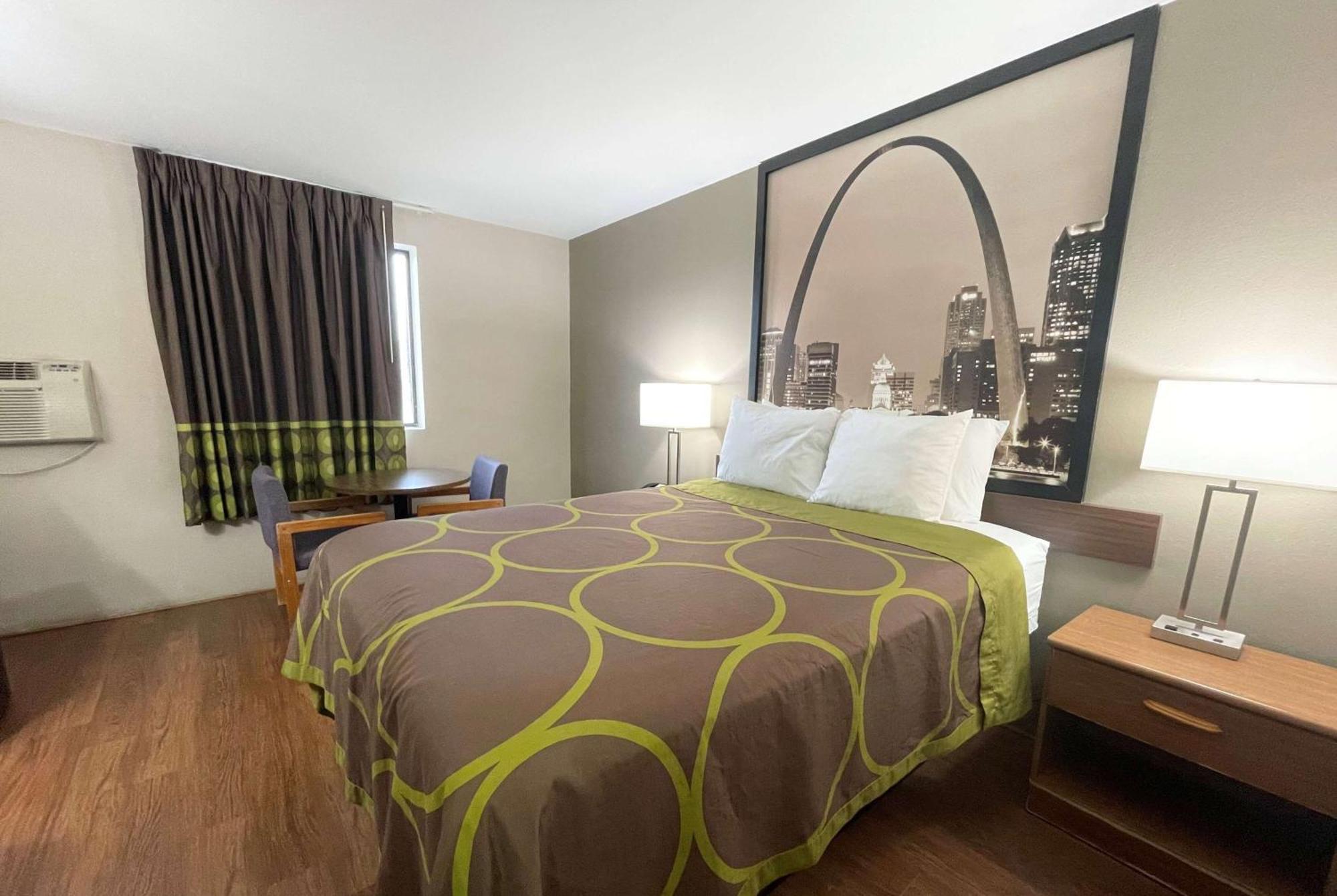 Super 8 By Wyndham Eureka/Six Flags Nearby Hotel Екстериор снимка