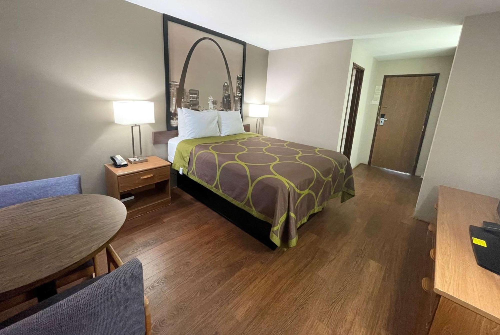 Super 8 By Wyndham Eureka/Six Flags Nearby Hotel Екстериор снимка